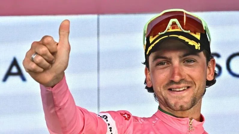 Ciccone viste la maglia rosa por primera vez y cumple el sueño de su vida 