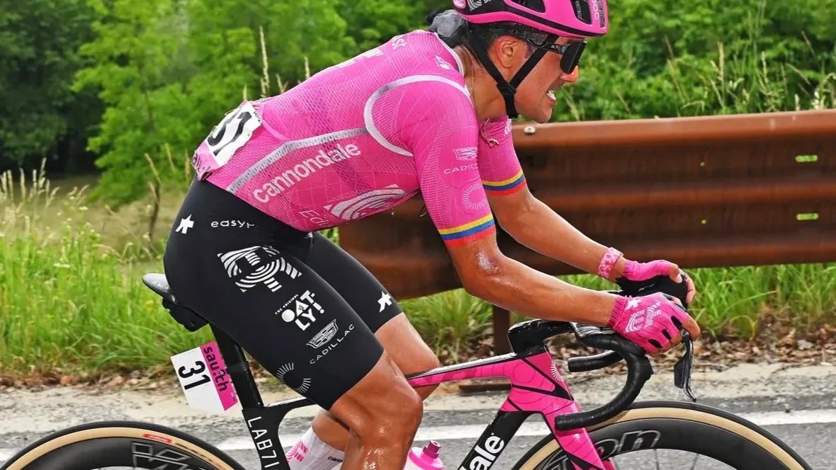 ¡Carapaz vuelve y vuelve fuerte! Segundo en la etapa 1 del Tour de Suiza 🇪🇨🔥